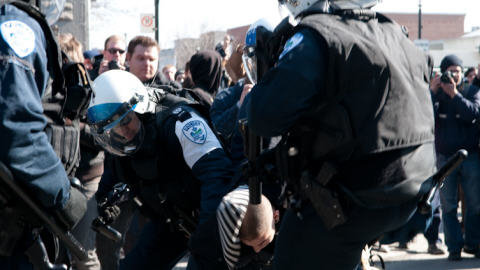 090315arrestation-manifestant_8