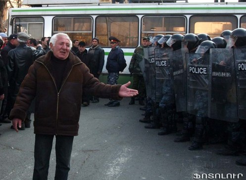 manifestants_appellent_au_calme_bis1