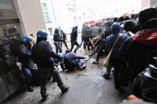 700_dettaglio2_PROTESTA-STUDENTI