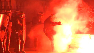 crs-faisant-face-aux-viticulteurs-de-retour-d-une-manifestation-4079910pqtri_1258