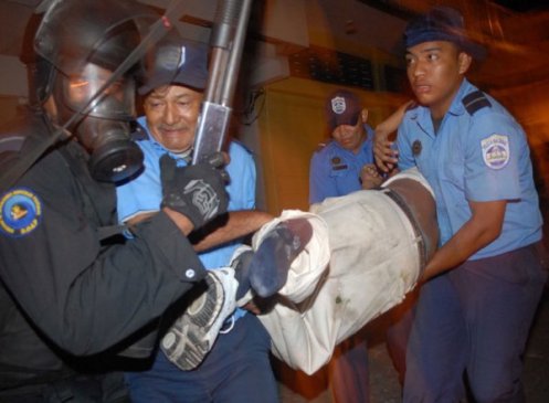 600x400_1277394523_24---policia-repliega