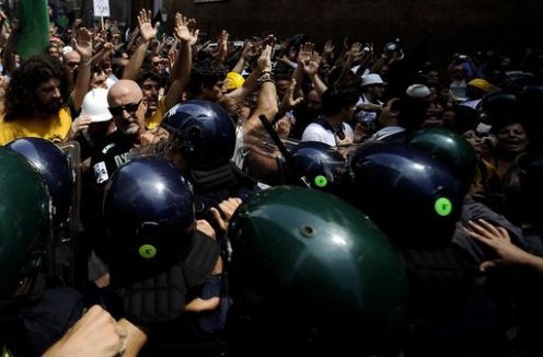 ITALY-EARTHQUAKE-PROTEST