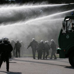 Hamburg-Hamburger-SV-FC-St.-Pauli-Krawalle-Ausschreitungen-250x250