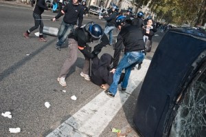 ©Houcine HADDOUCHE; Lyon, heurts entre manifrstants lyceens, casseurs et force de l'ordre.
