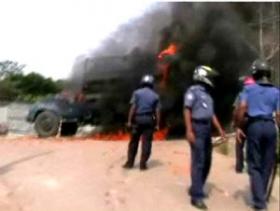 2011-04-04-15-49-37-Faridpur-Hartal-inner