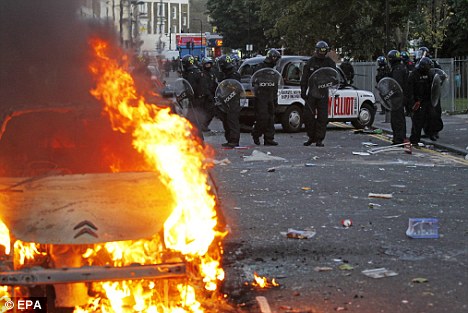 article-2023897-0D5B448A00000578-807_468x313