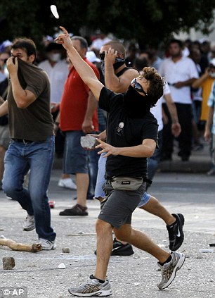 article-2035896-0DD0025F00000578-854_306x423