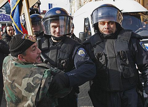 ap_croatia_eu_clash_480_21jan12