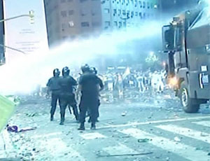 Boca Juniors 'fan day' rally ends with rioting - video