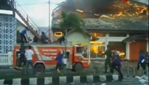 189336_rusuh-sumbawa-_663_382