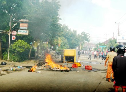 Kerusuhan Sumbawa-Febriyan Anindita_0