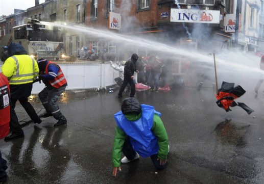 pb-130129-belgium-layoff-protest-nj-02.photoblog900