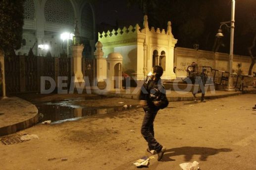 1359890206-clashes-outside-egypts-presidential-palace-in-cairo_1768456