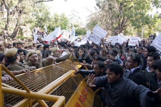 1360166257-antimodi-protests-held-at-delhi-university_1775294