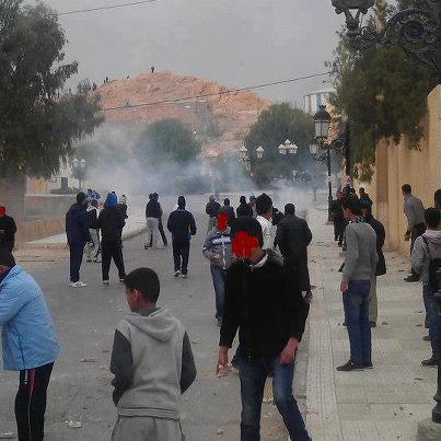 207417_396897060406914_168663522_n