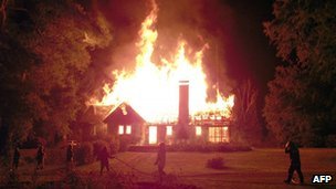 _65858577_burninghome