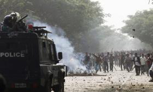 Police-vilagers-clash-300