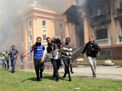 130309_egyptsoccerriotfire.photoblog600