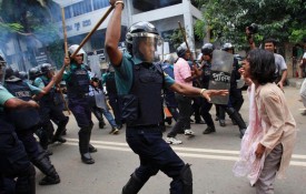 9.30.2012-Dhaka-Bangladesh-Police-attack-protesters-during-a-protest-against-the-government-resized