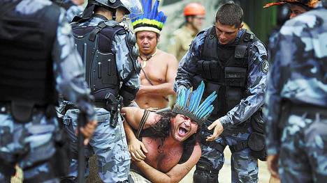 Comunidad-Policias-Museo-Indio-REUTERS_CLAIMA20130323_0136_17