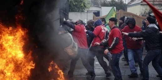 Lionel Bonaventuregoodyear-19-policiers-blesses-lors-du-rassemblement-des-salaries