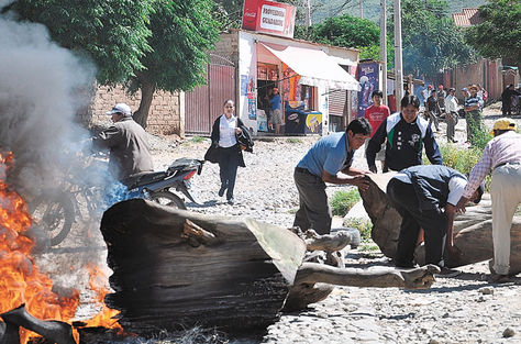 Pelea-Vecinos-Salidas-Tiquipaya-pedrones_LRZIMA20130306_0007_11