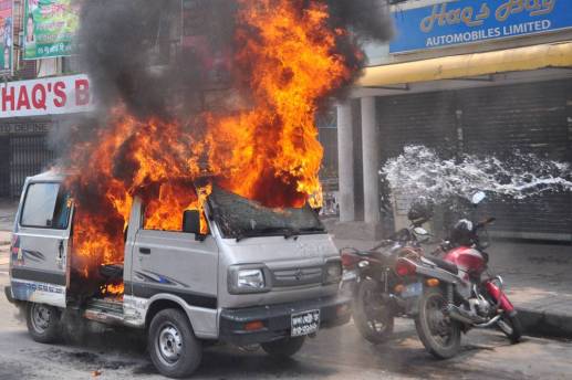 07_Car+Fire_BNP+office_010413