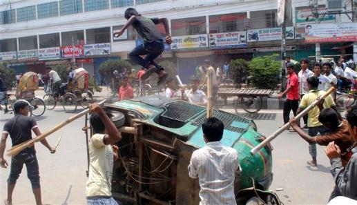 Garment workers vandalize an auto rickshaw demanding the arrest of the owner of the Rana Plaza building in&nbsp;Dhaka