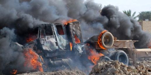 3164981_3_3122_un-camion-de-l-armee-irakienne-en-feu-apres-des_b09b6987cc2f8864454cd9253ef5c12d