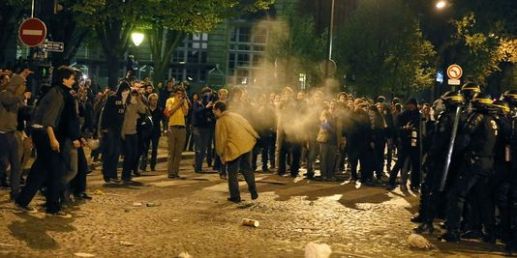 3165068_3_5df0_heurts-a-paris-entre-opposants-au-mariage-pour_de3c2b97c531e17ca518f227485e7a9d