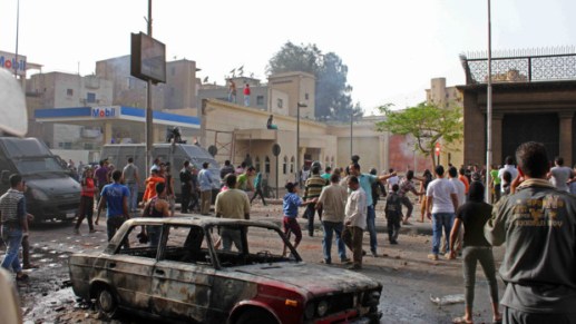 affrontements-entre-coptes-et-musulmans-devant-la-cathedrale-10894160xahaf_1713