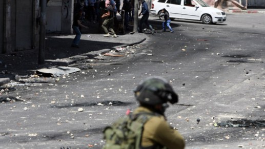 des-affrontements-entre-palestiniens-et-forces-de-l-ordre-israeliennes-10891942swimi_1713