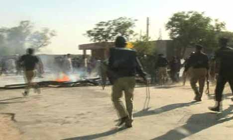 Gujranwala-French-Colony-Residents-Pakista-Riots_4-3-2013_95123_l
