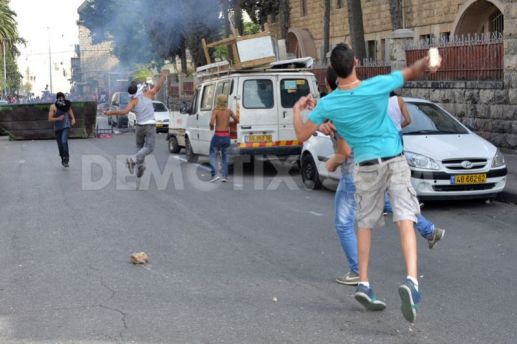 1368897689-clashes-between-palestinian-youths-and-israeli-police_2064436