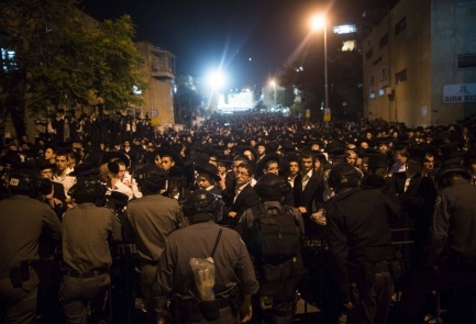 136904107030121459a_b