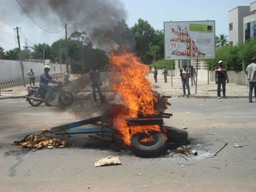 922865_395395563908317_593626802_n