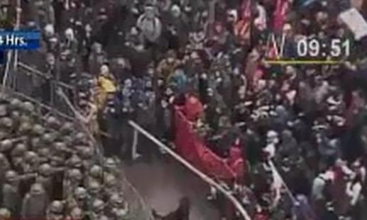 imagen-Estudiantesintentanmarcharporprincipalesarteriasdelaciudad.