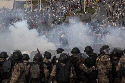 707579-belo-horizonte-police-utilise-gaz