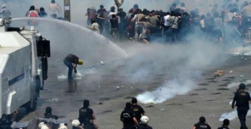 lice_olaylari_protestosu_icin_taksim_meydani_yuruyusu_canli_yayin_izle_h13541