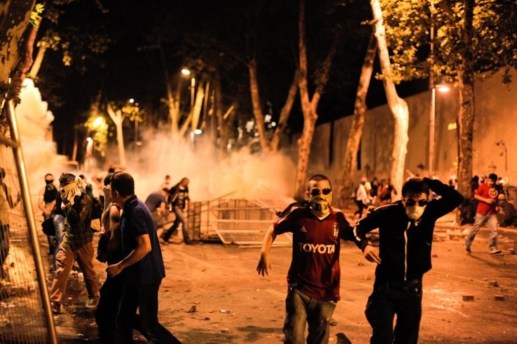 Nouveaux-incidents-entre-police-et-manifestants-dans-la-nuit-a-Ankara-et-Istanbul_article_popin
