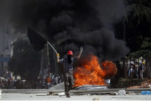 protesters_in_taksim_square.jpg.size.xxlarge.letterbox