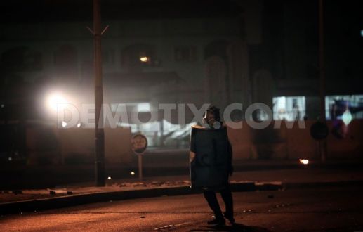 1374878570-clashes-near-sitra-police-station-in-bahrain_2290835