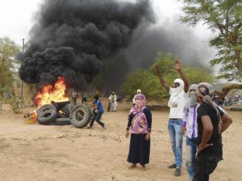 2013-07-08T103649Z_1164991596_GM1E9781FLA01_RTRMADP_3_MALI-KIDAL_0