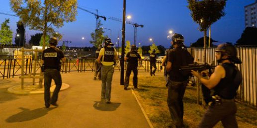 3450670_3_8456_des-policiers-de-la-bac-patrouillent-dans-les_ad4d31c46d3f6f18f6aa5cf61f5943d0