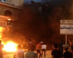 cairo-protesters-brotherhood-hq.si_-290×230