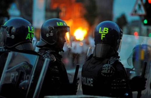 Riots+East+Belfast+1++Lewi