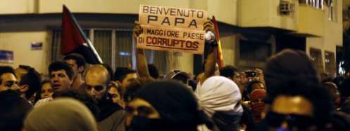 Un-grupo-de-manifestantes-ante_54378780838_51351706917_600_226