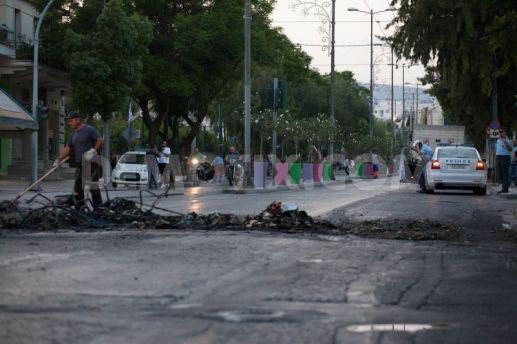 1376687069-greece–clashes-with-police-after-funeral-for-19-years-old-boy_2439535