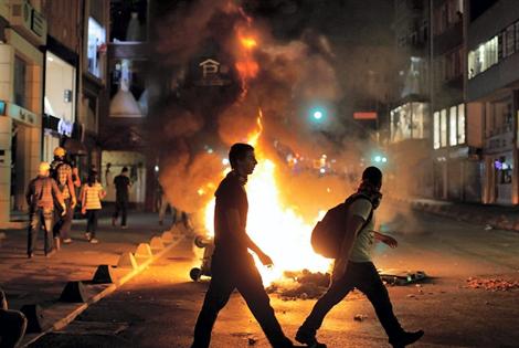 130913004502277_3_000_apx_470_