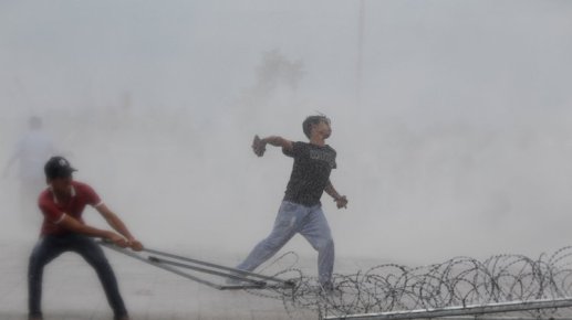 2013-09-15T110635Z_1870442372_GM1E99F1GF901_RTRMADP_3_CAMBODIA-POLITICS